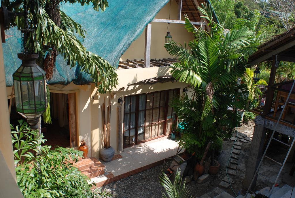 Casa Aviara Resort&Hotel Puerto Galera Exterior foto